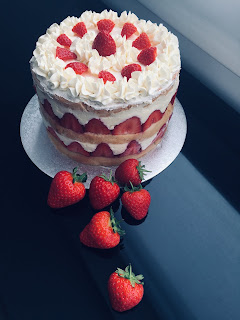 Fraisier: torta con fragole e mousse al cioccolato&nbsp;bianco.