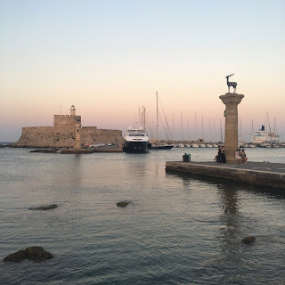 In vacanza sull'isola di Rodi tra sapori tradizionali e tanto relax.