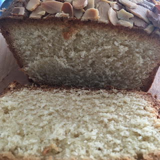Torta allo yogurt e mandorle al profumo d'arancia