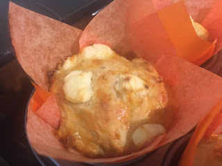Ricetta dei muffin con salmone e Philadelphia
