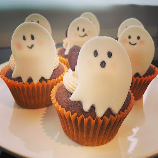 Cupcakes per Halloween alla zucca, spezie e fantasma simpatico