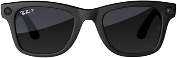 Occhiali da sole smart Ray-Ban neri con lenti scure e fotocamera integrata.
