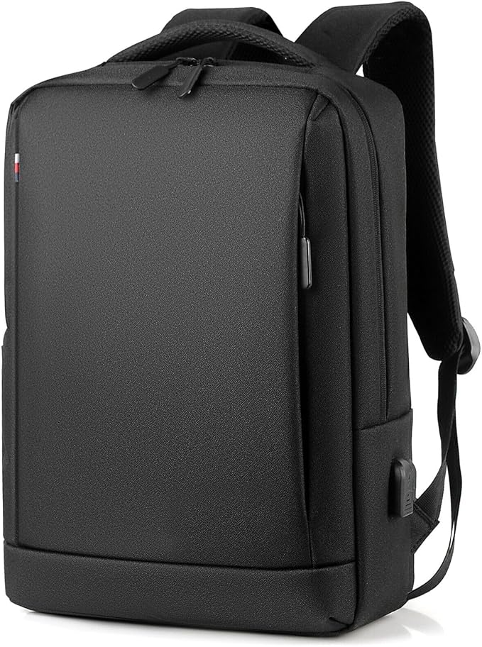 Zaino nero moderno con texture liscia e spallacci regolabili.